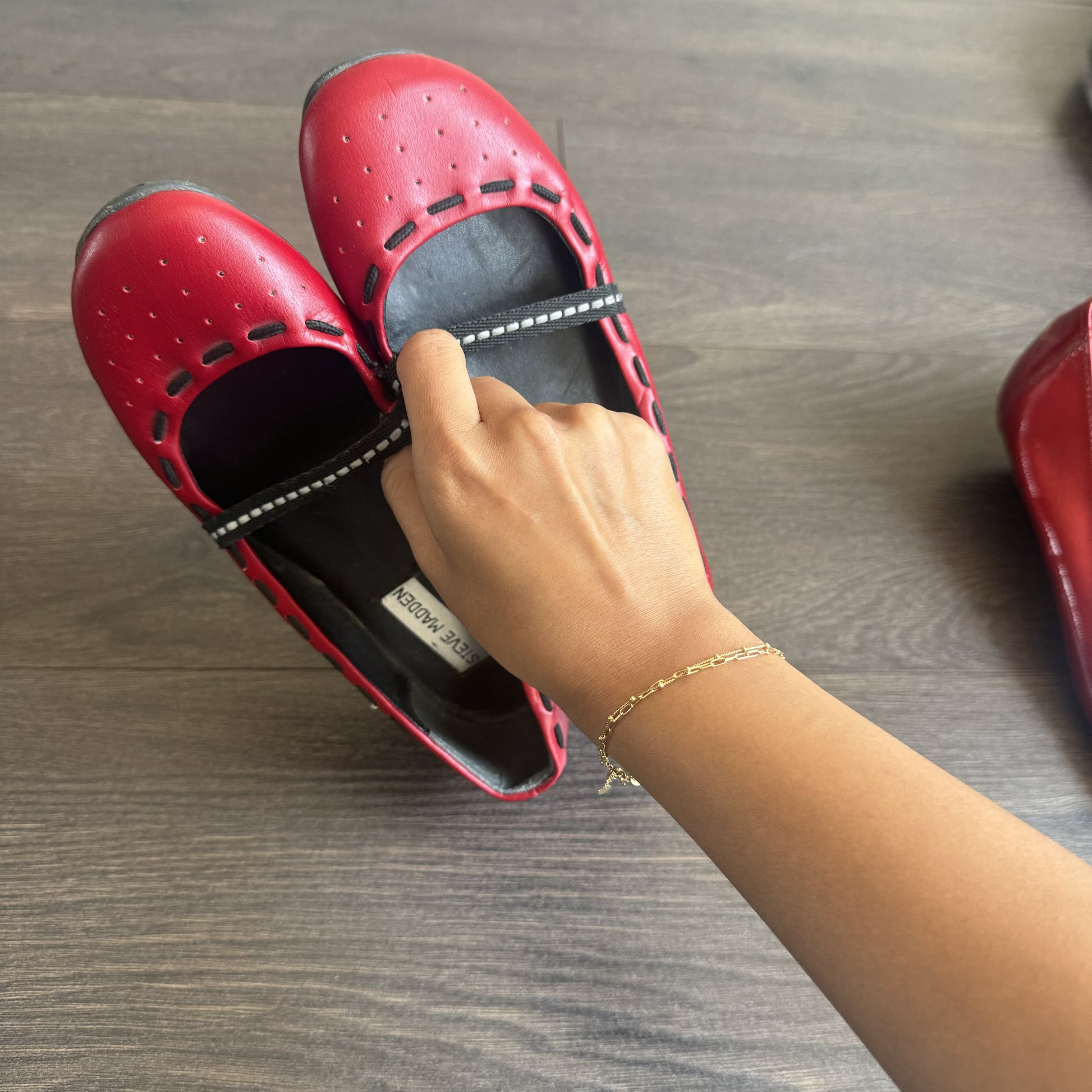 Vintage Steve Madden Red Ballet Flats with Black Contrast Stitch – view 4