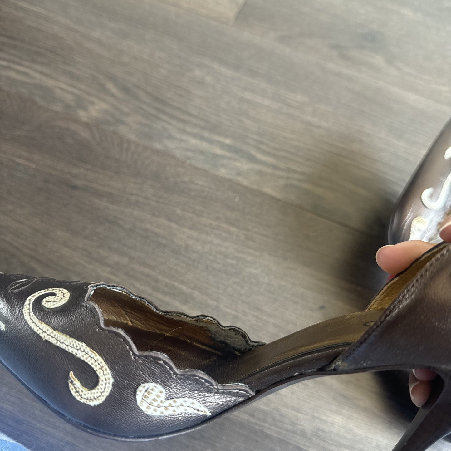 Vintage Aldo Brown Leather Pointed Toe Kitten Heels with White Swirl Detail – view 2