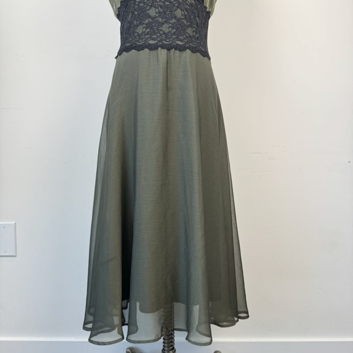 Vintage Metallic Green Chiffon Mesh Overlay Cinched Waist Dress – view 3