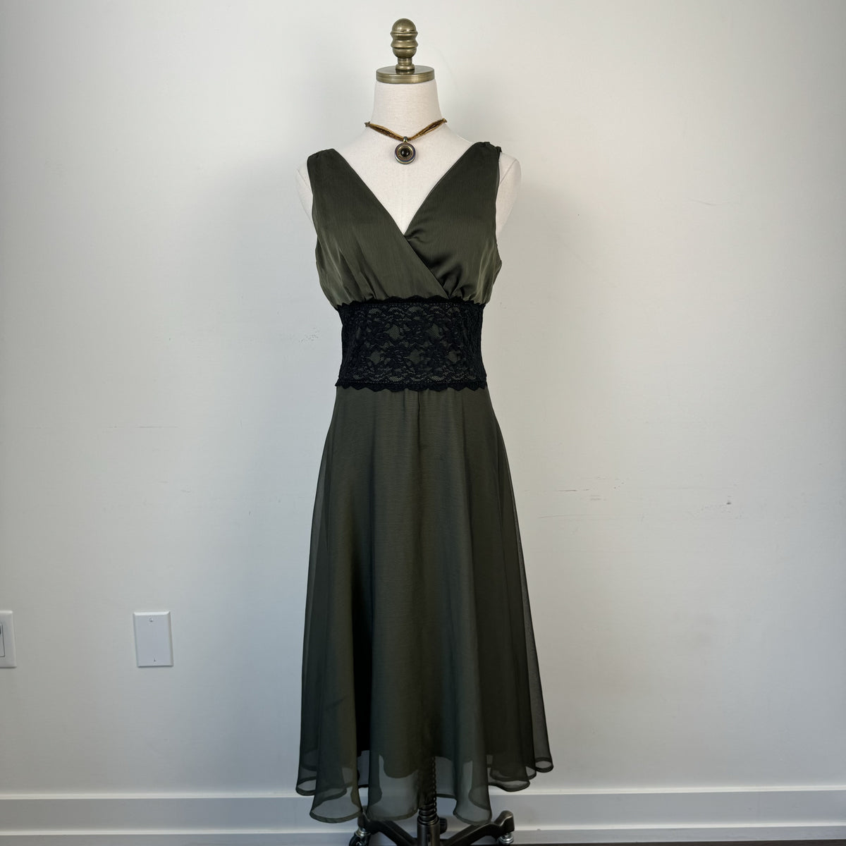 Vintage Metallic Green Chiffon Mesh Overlay Cinched Waist Dress – view 4