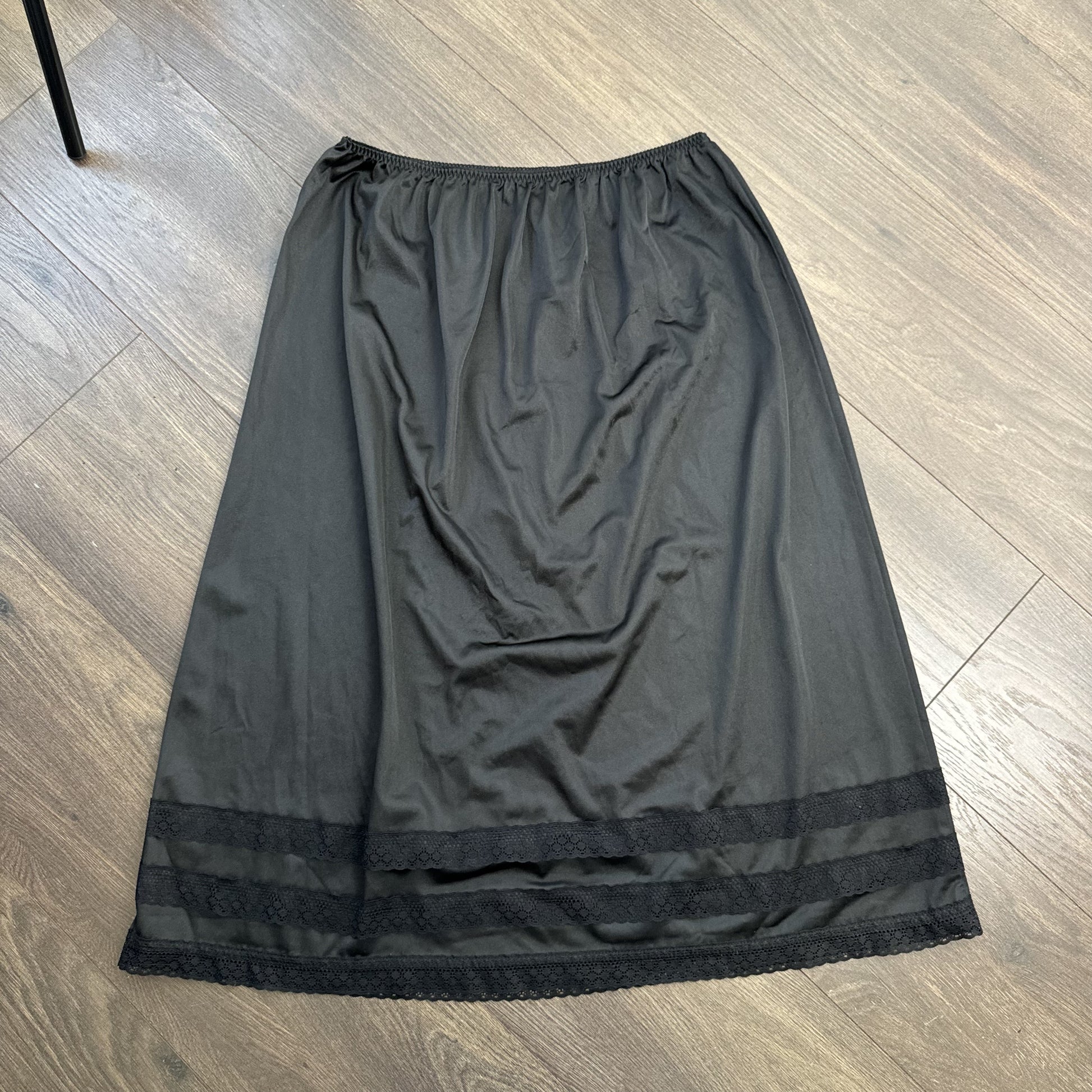 Black Satin Lace Trim Midi Slip Skirt – view 6