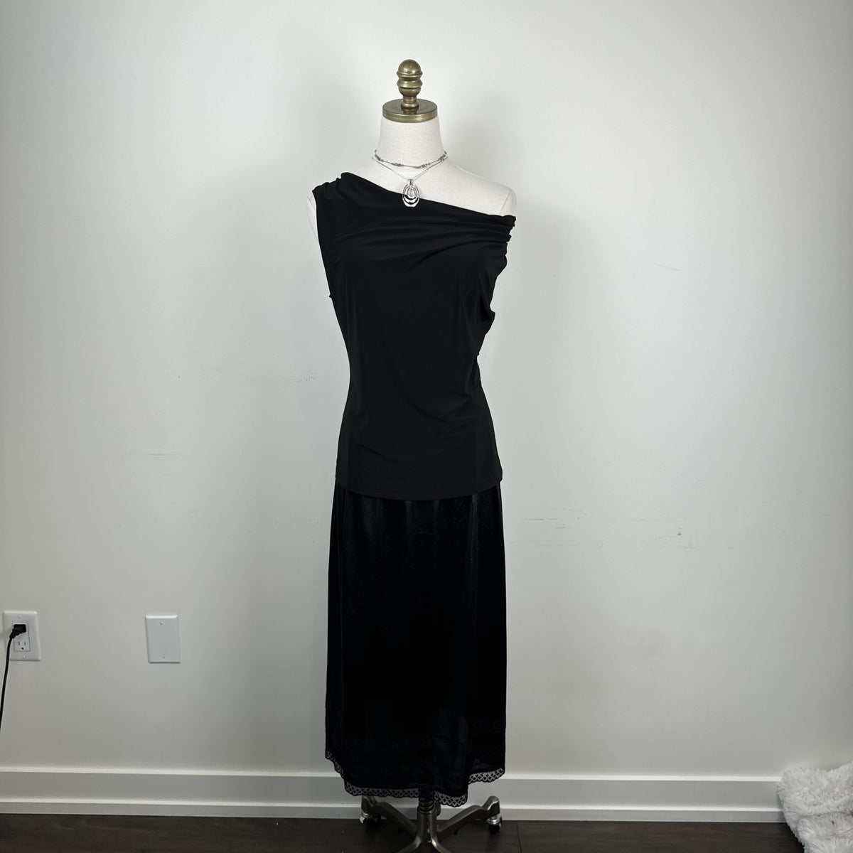Vintage Black Cowl Neck Sleeveless Top – view 4