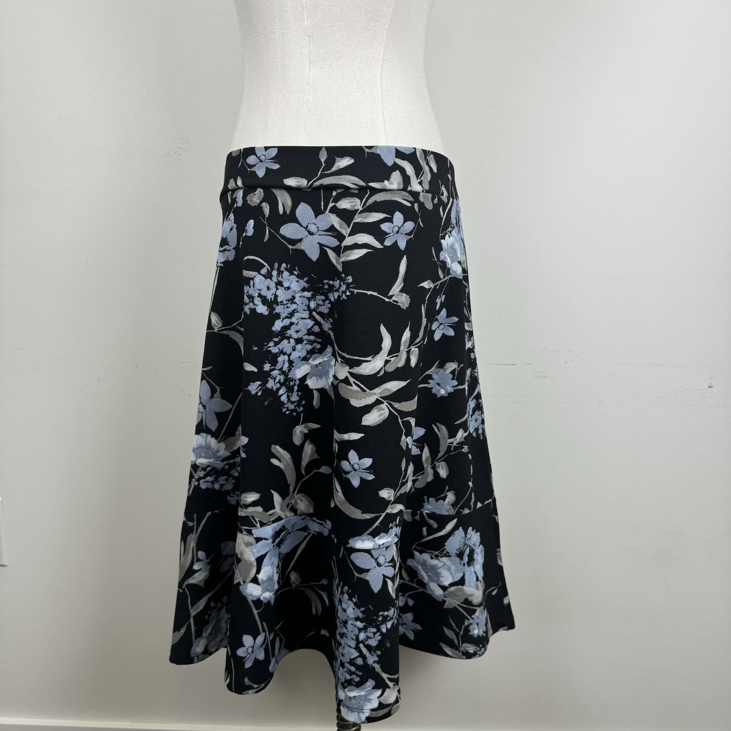 Vintage Vamp Black Floral Midi Skirt – view 3