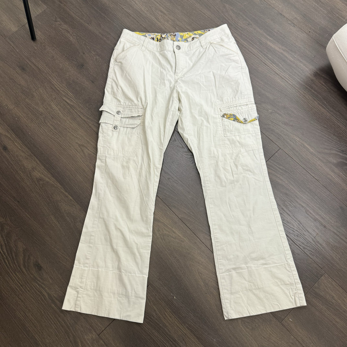 Columbia White Flared Cargo Pants – view 9