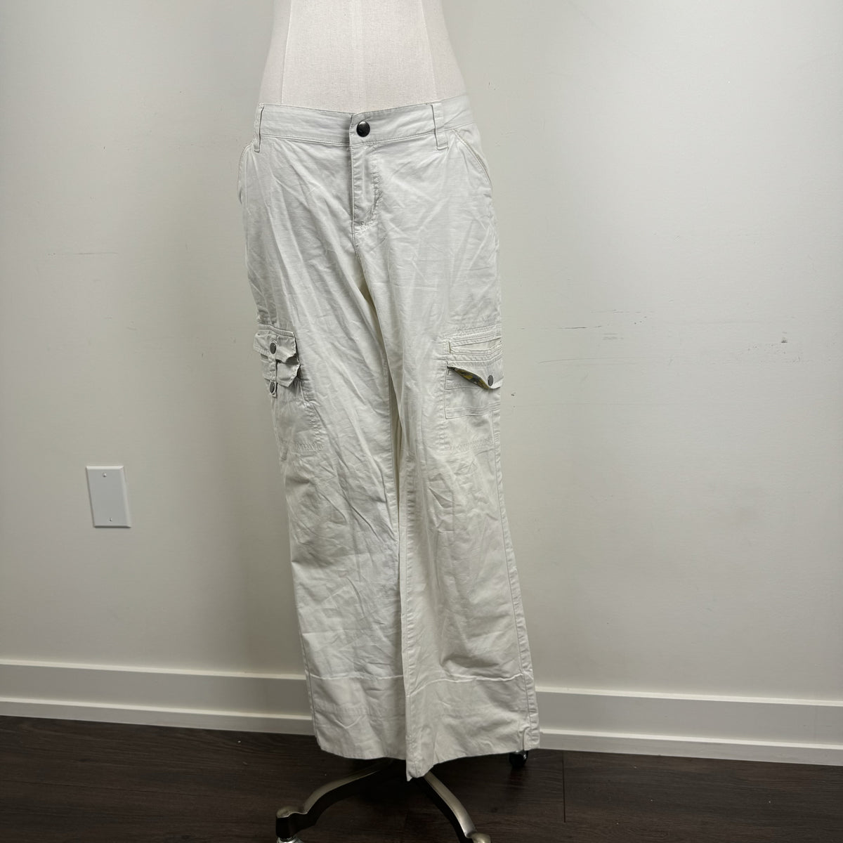 Columbia White Flared Cargo Pants – view 2