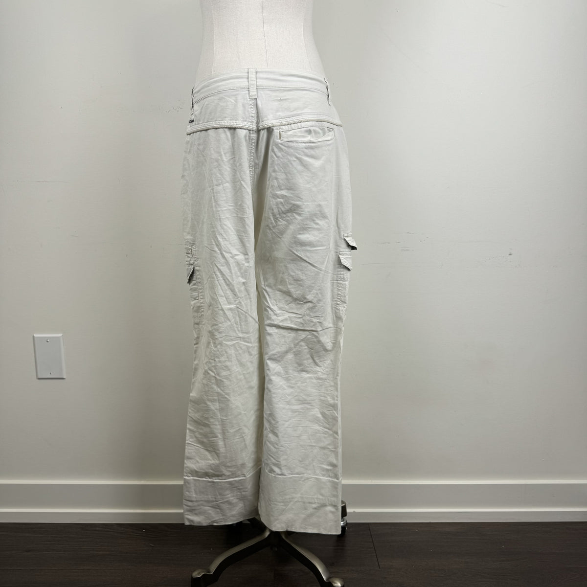 Columbia White Flared Cargo Pants – view 4