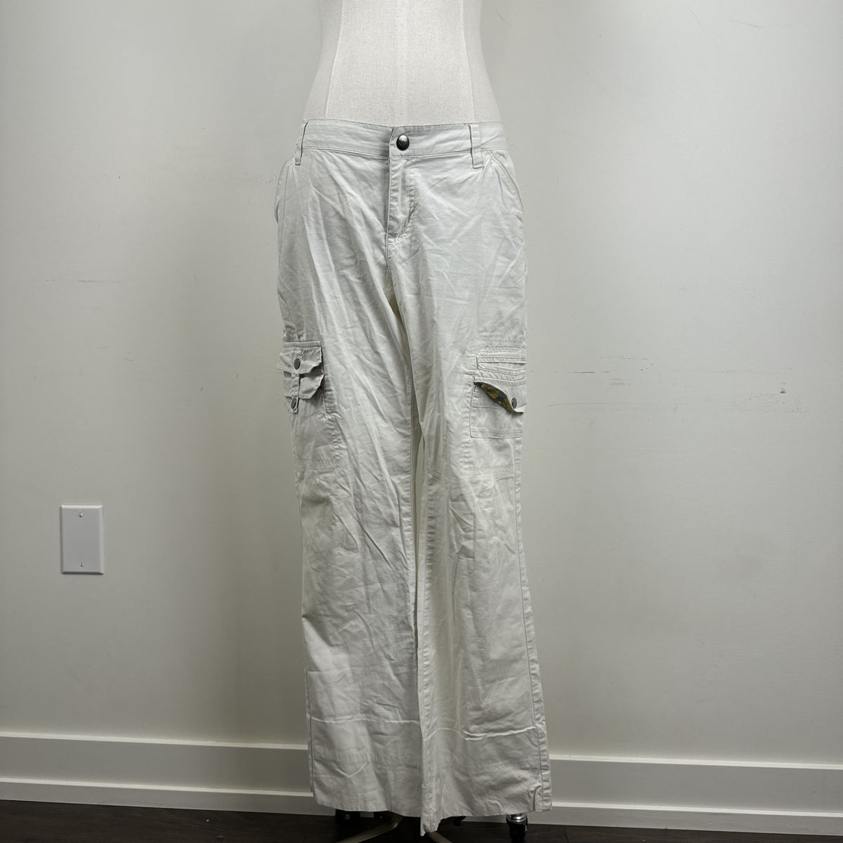 Columbia White Flared Cargo Pants – view 5