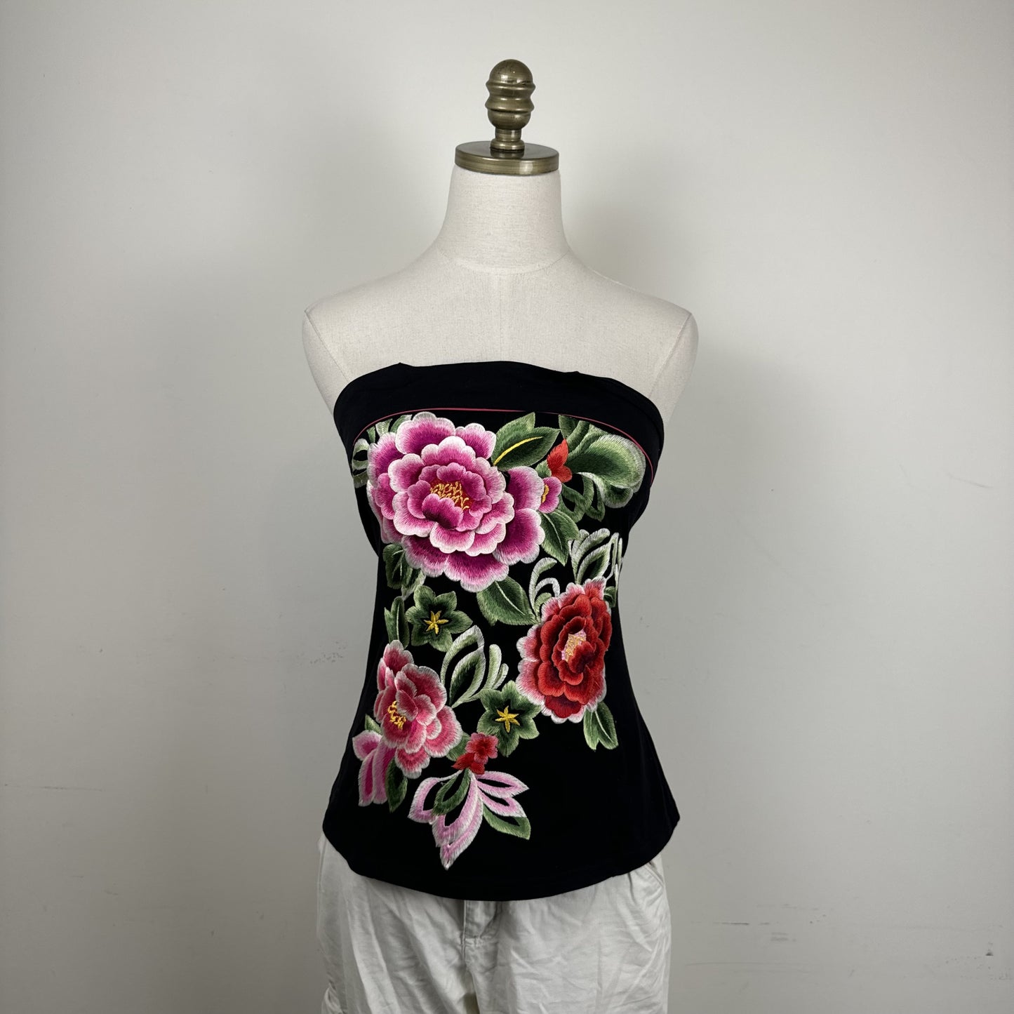 Black Floral Applique Embroidered Halter Tube Top – view 5