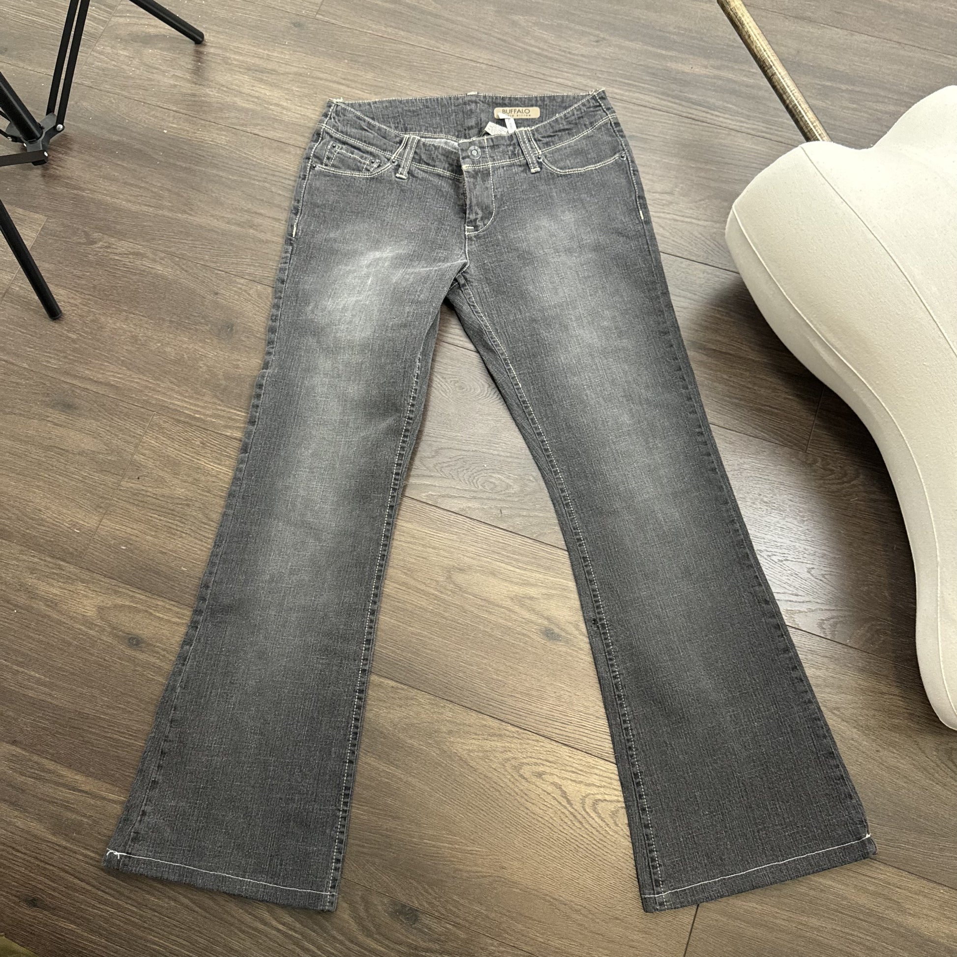 Y2K Buffalo Grey Low Rise Flared Jeans Clip Button Closure – view 8