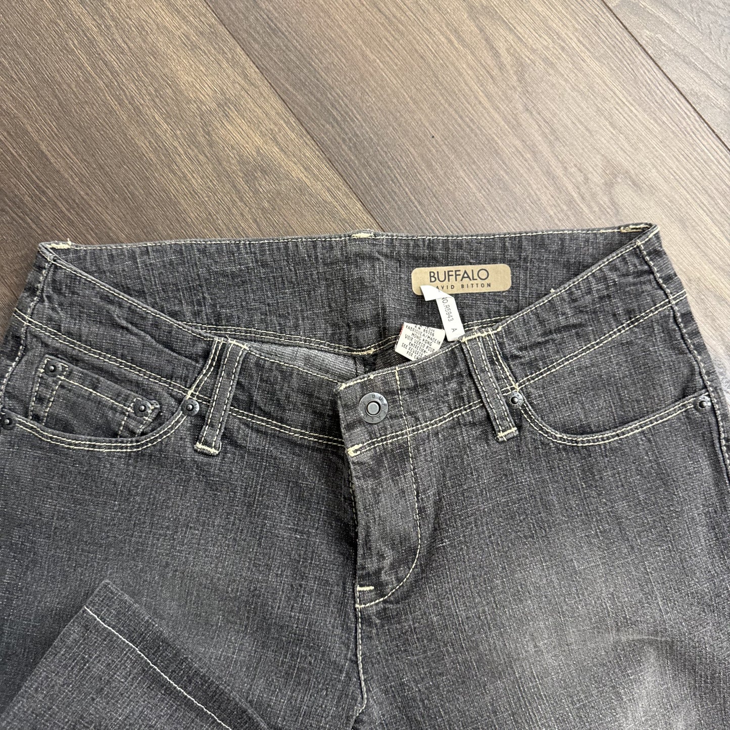 Y2K Buffalo Grey Low Rise Flared Jeans Clip Button Closure – view 4