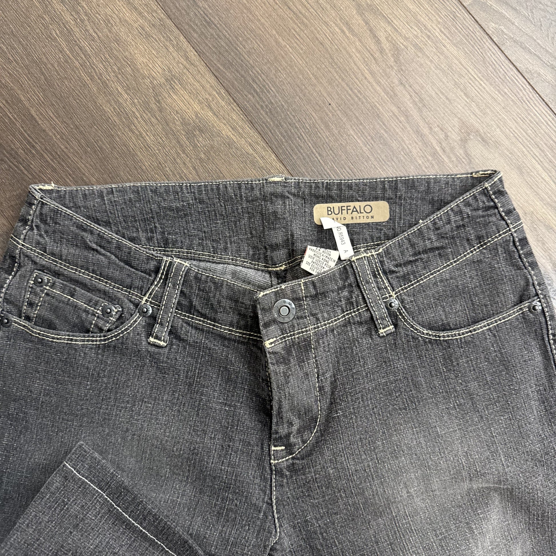 Y2K Buffalo Grey Low Rise Flared Jeans Clip Button Closure – view 4