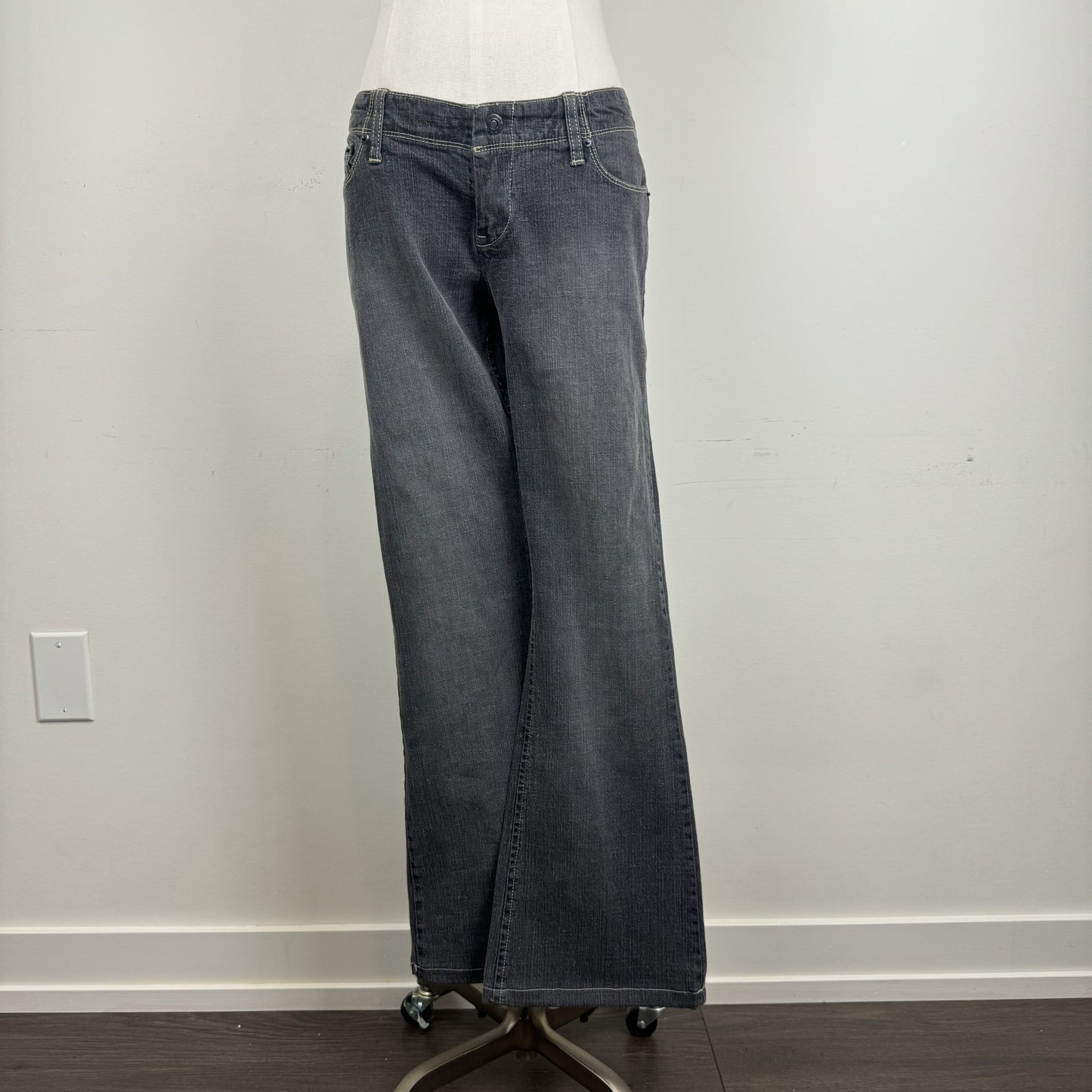 Y2K Buffalo Grey Low Rise Flared Jeans Clip Button Closure – view 2