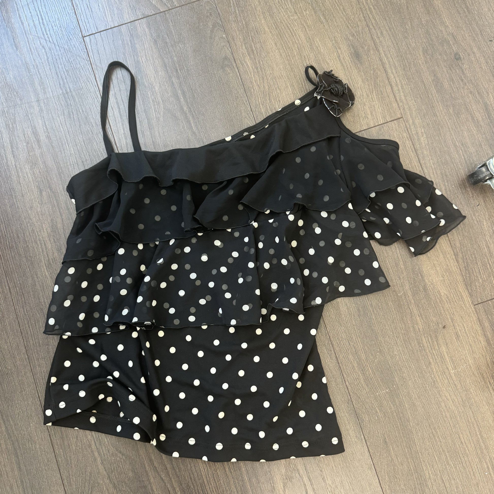 Vintage  Black Polka Dot Asymmetric Off Shoulder Top – view 10