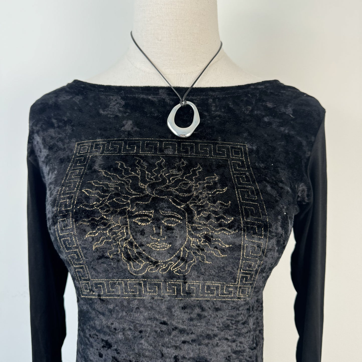 Vintage Black Velvet Medusa Graphic Boat Neck Long Sleeve Top – view 5