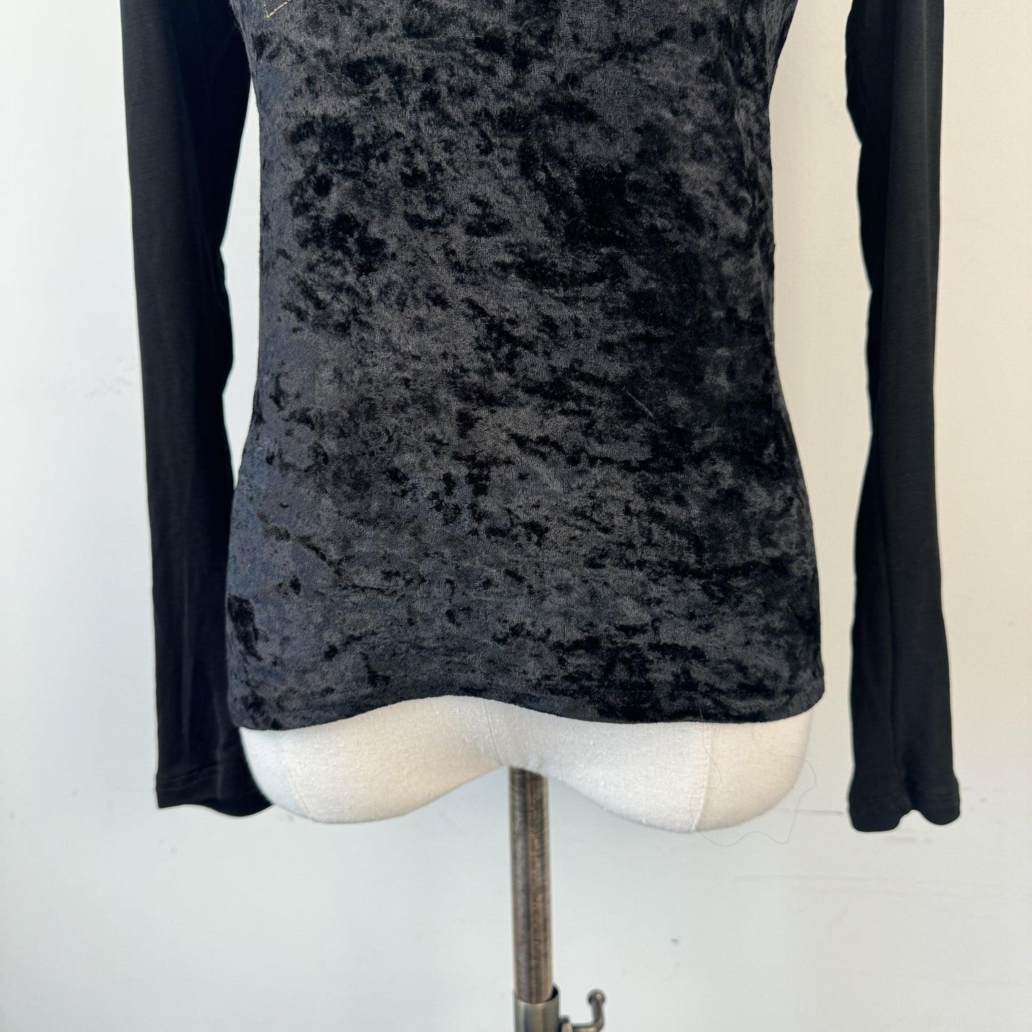 Vintage Black Velvet Medusa Graphic Boat Neck Long Sleeve Top – view 6