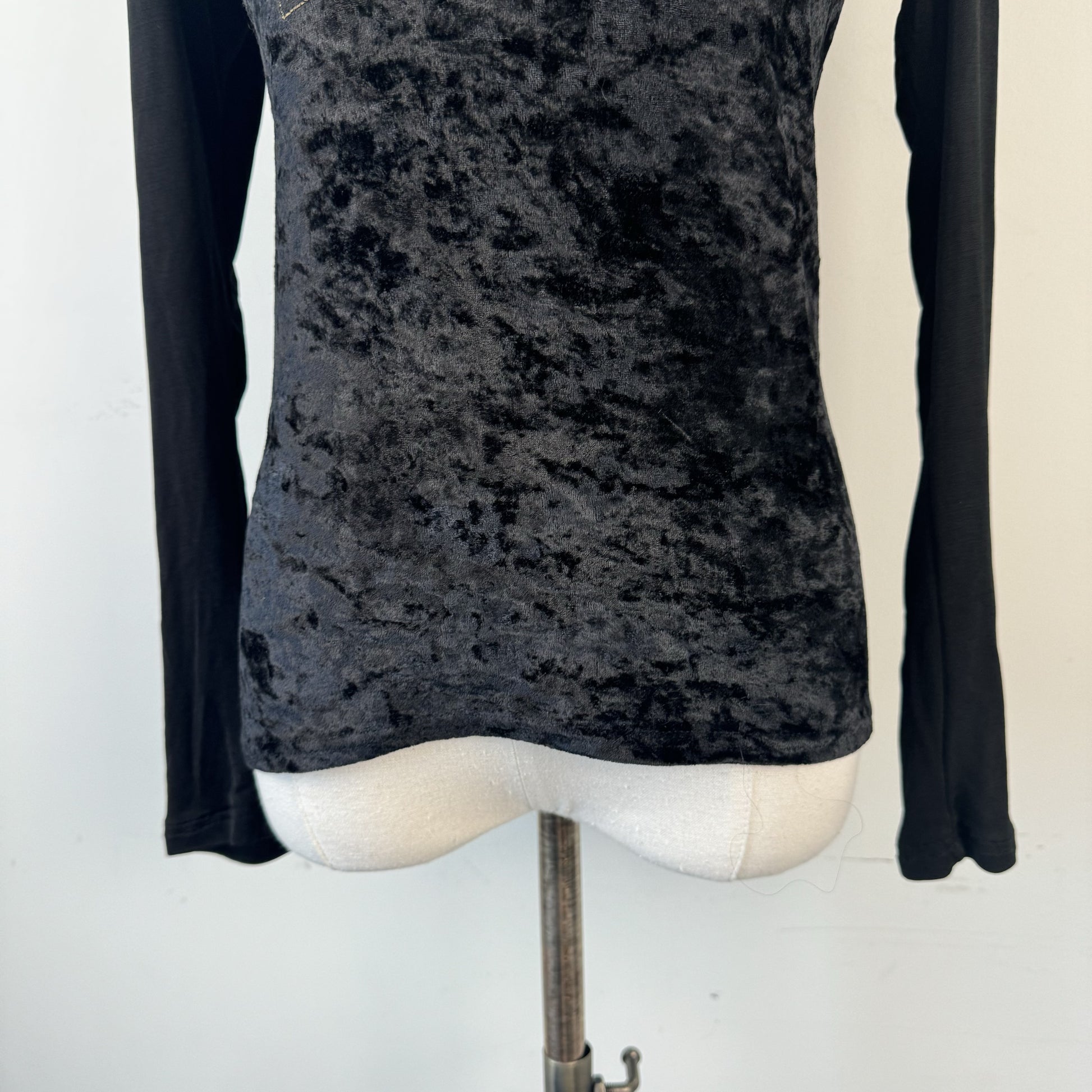 Vintage Black Velvet Medusa Graphic Boat Neck Long Sleeve Top – view 6