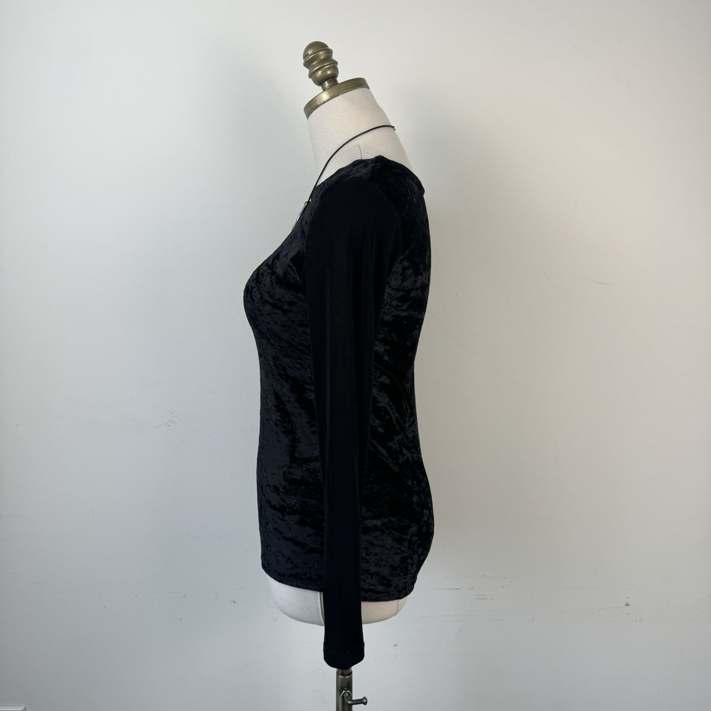 Vintage Black Velvet Medusa Graphic Boat Neck Long Sleeve Top – view 3