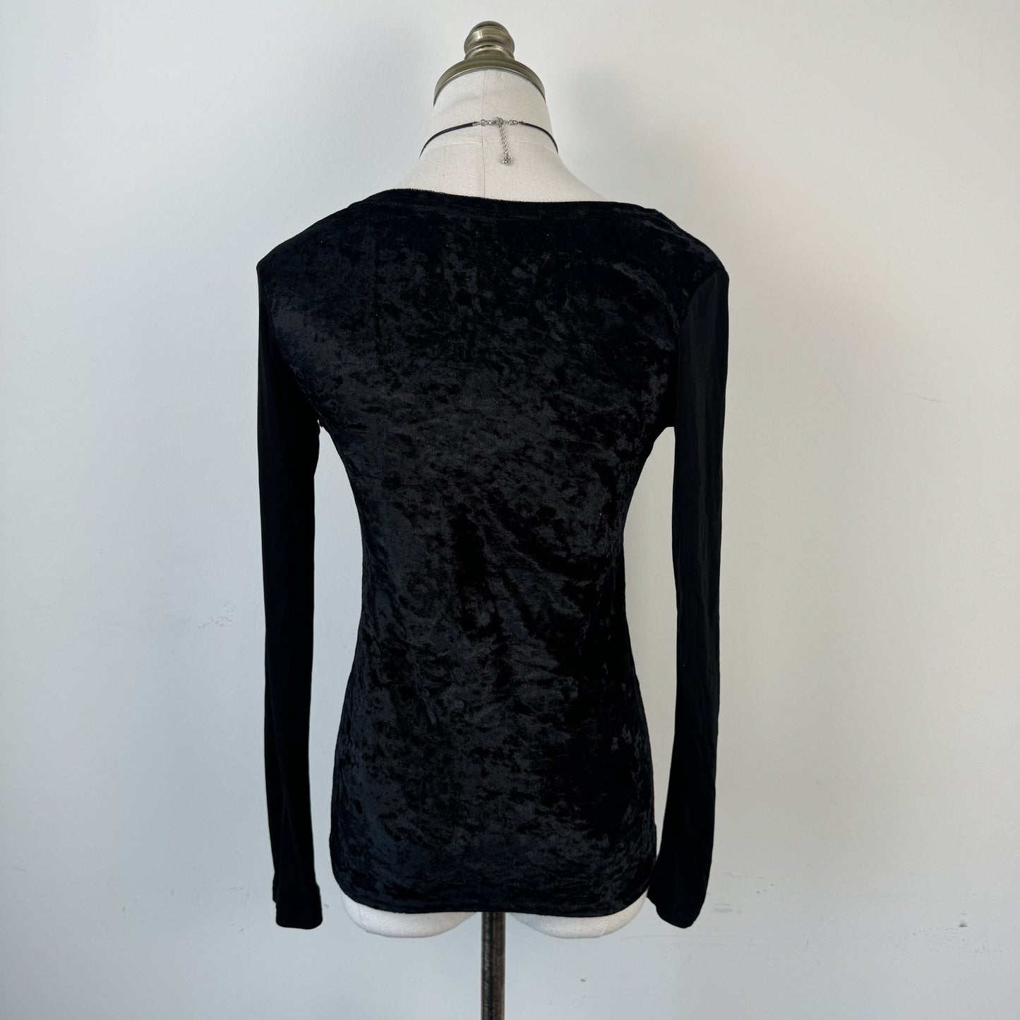 Vintage Black Velvet Medusa Graphic Boat Neck Long Sleeve Top – view 4