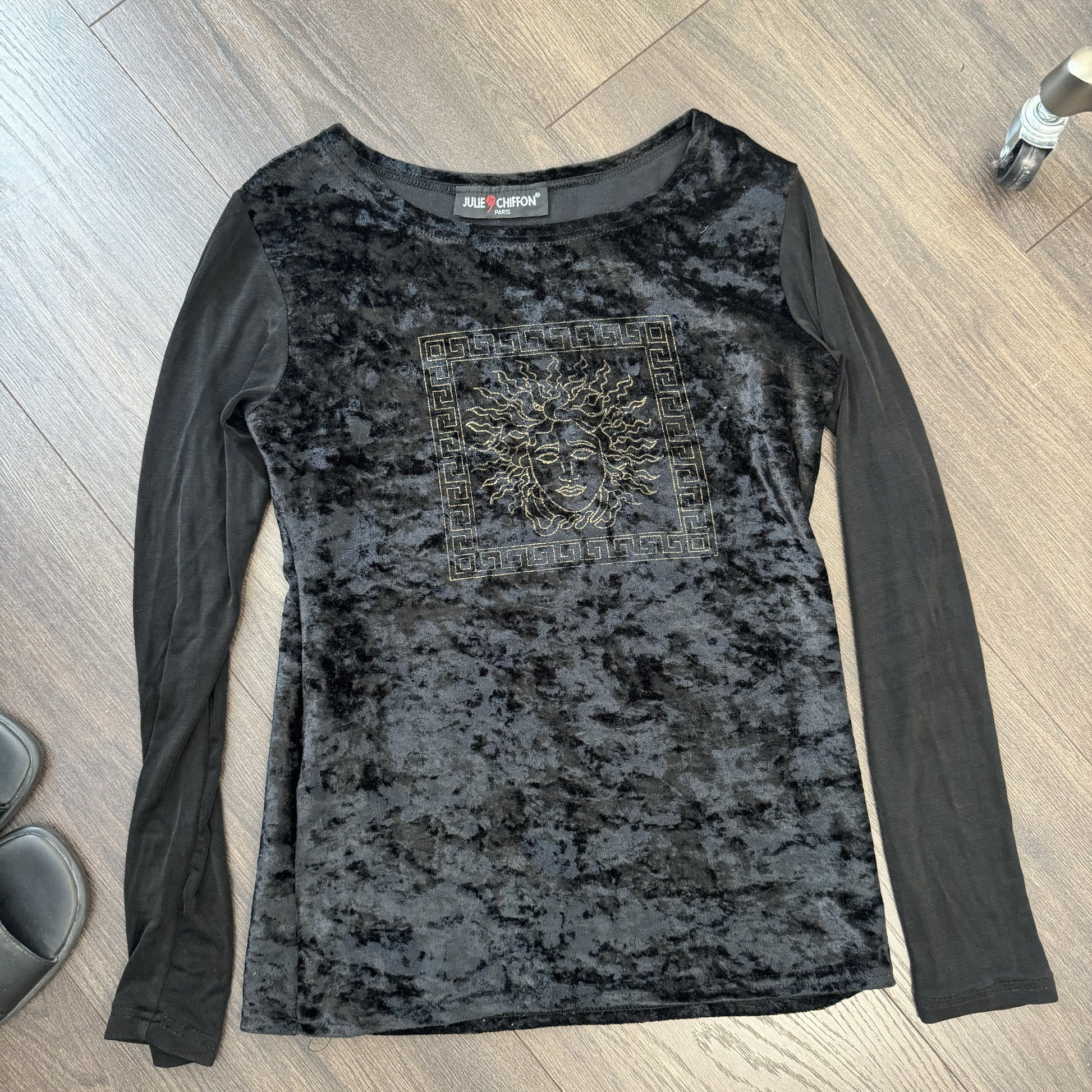 Vintage Black Velvet Medusa Graphic Boat Neck Long Sleeve Top – view 8