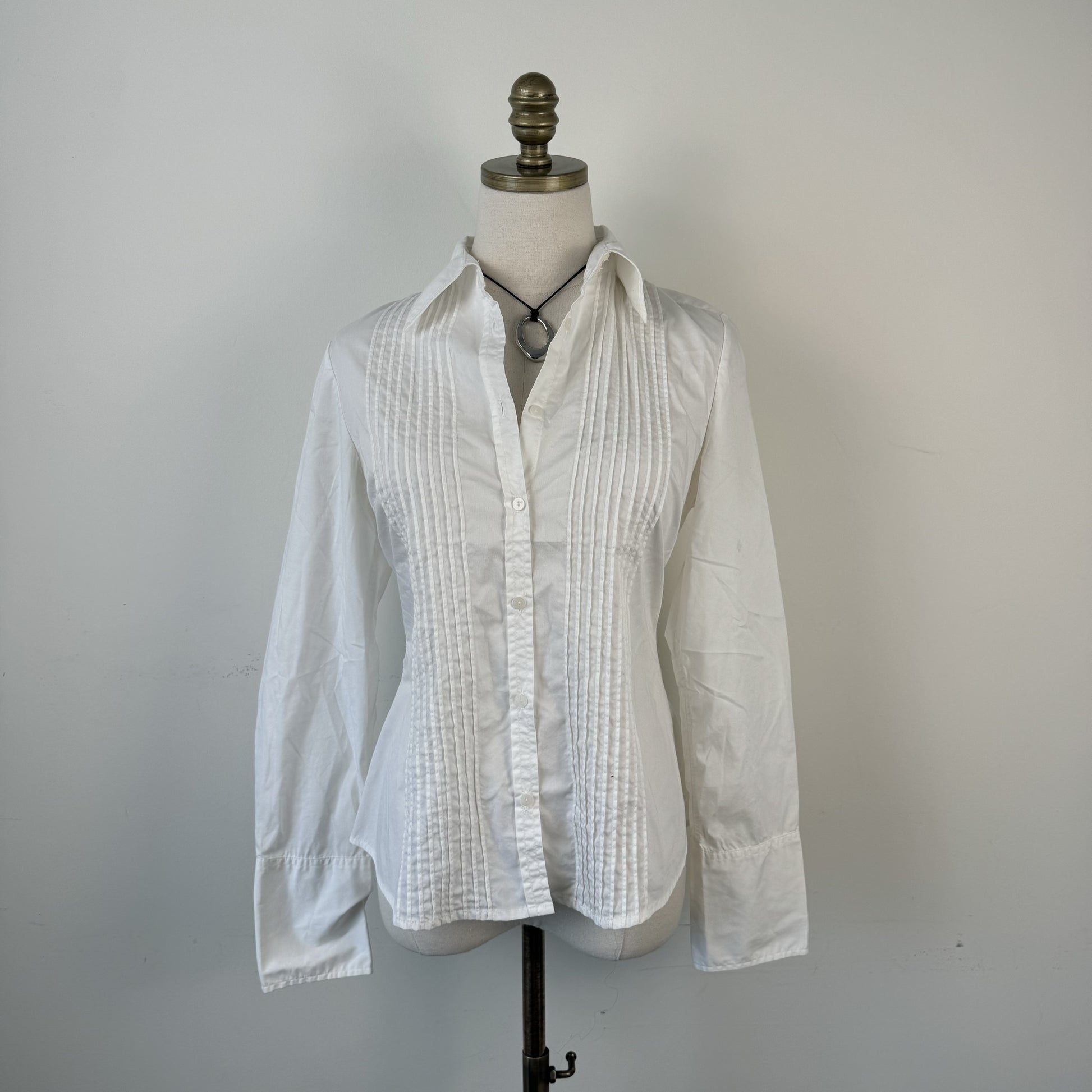 Vintage Suzy Shier White Fitted Pleated Button Up Shirt