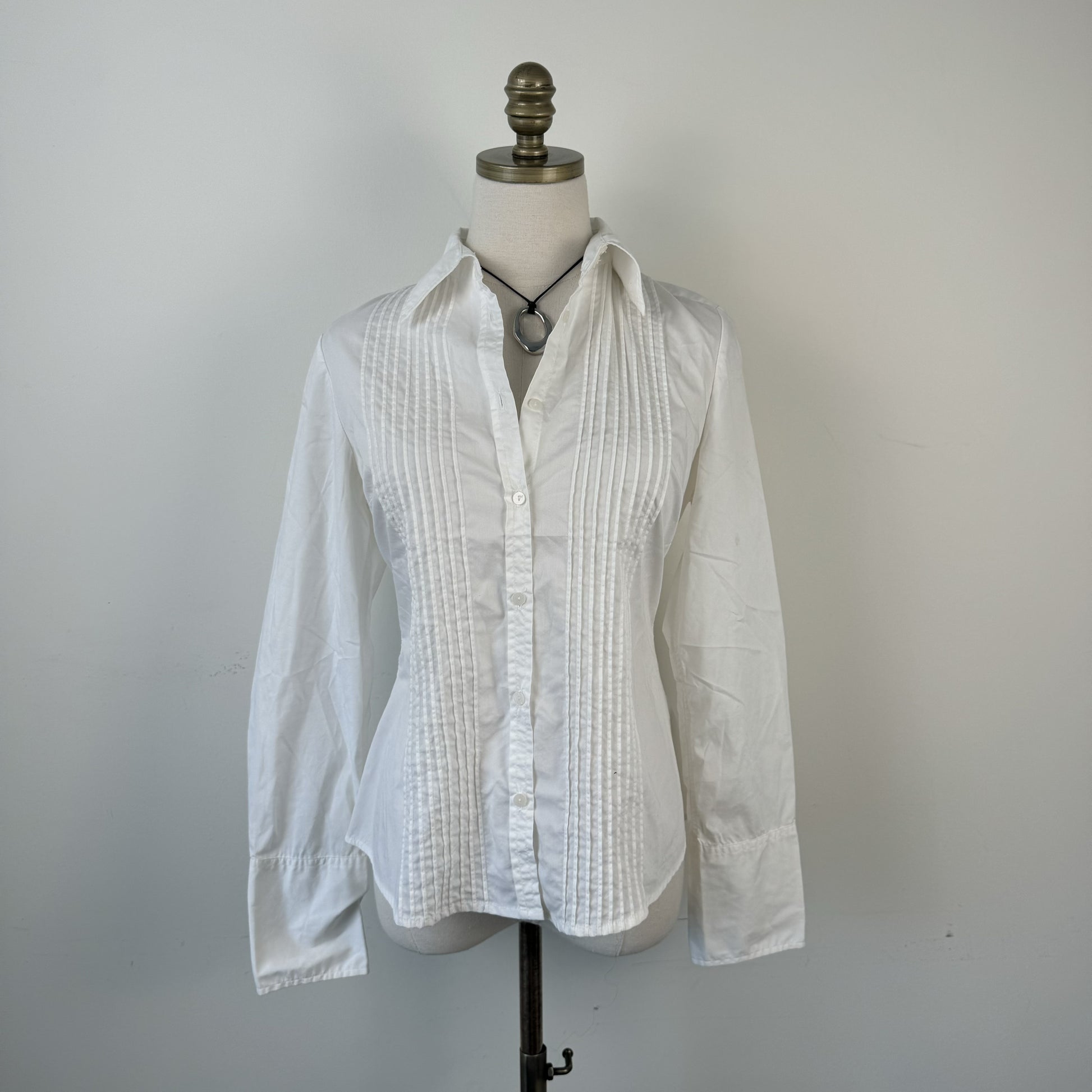 Vintage Suzy Shier White Fitted Pleated Button Up Shirt – view 2