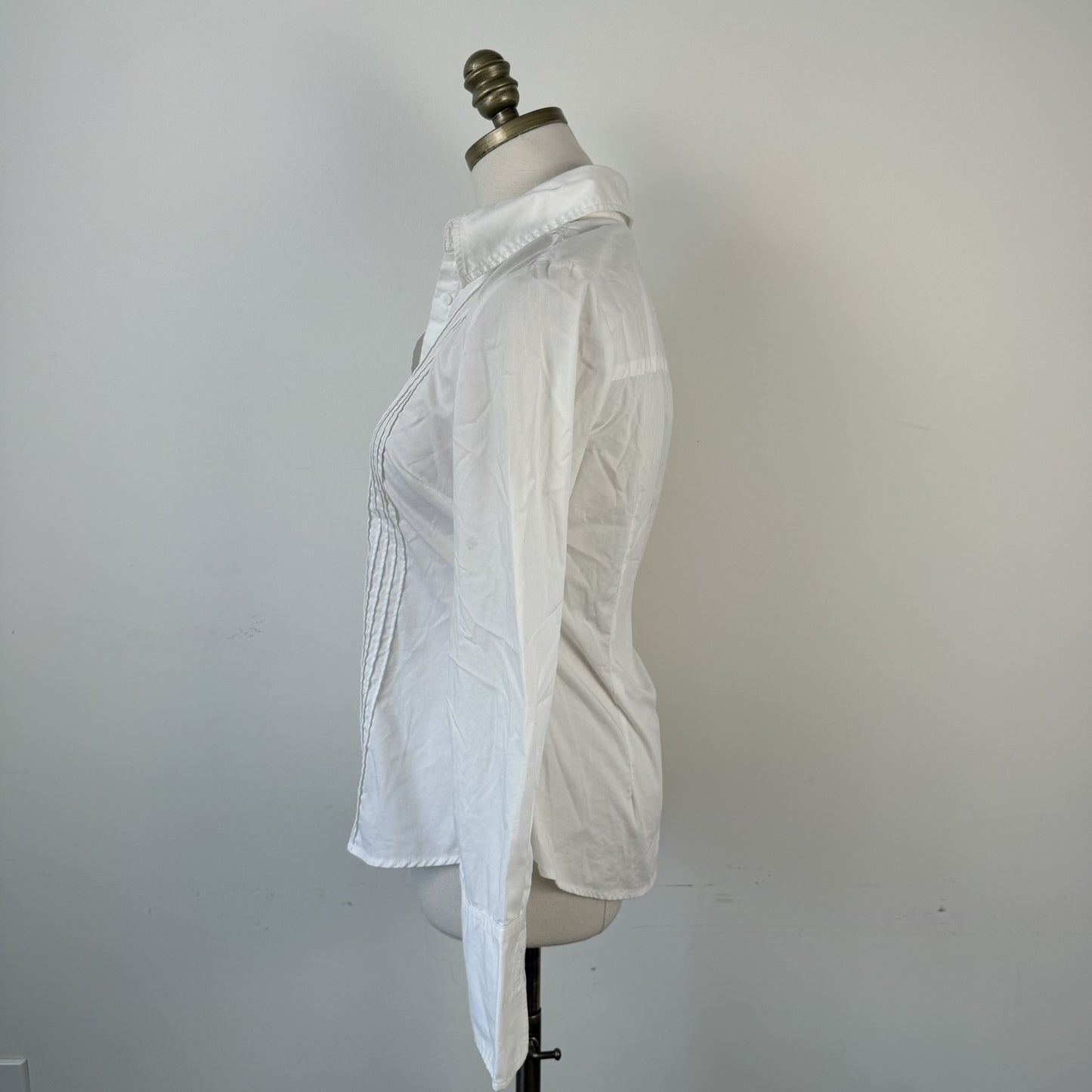 Vintage Suzy Shier White Fitted Pleated Button Up Shirt – view 3