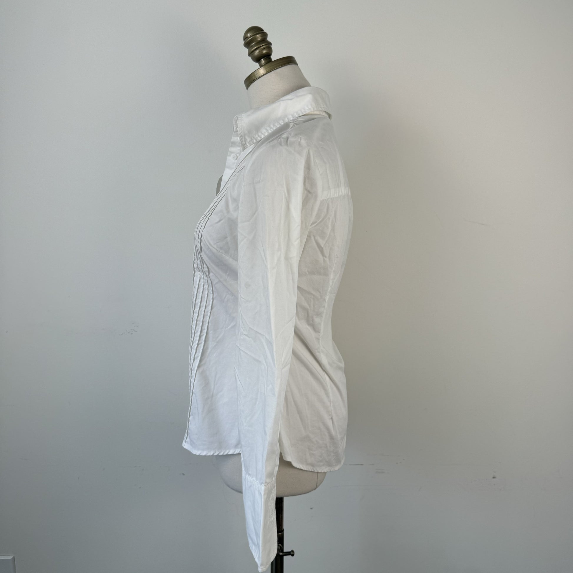 Vintage Suzy Shier White Fitted Pleated Button Up Shirt – view 3