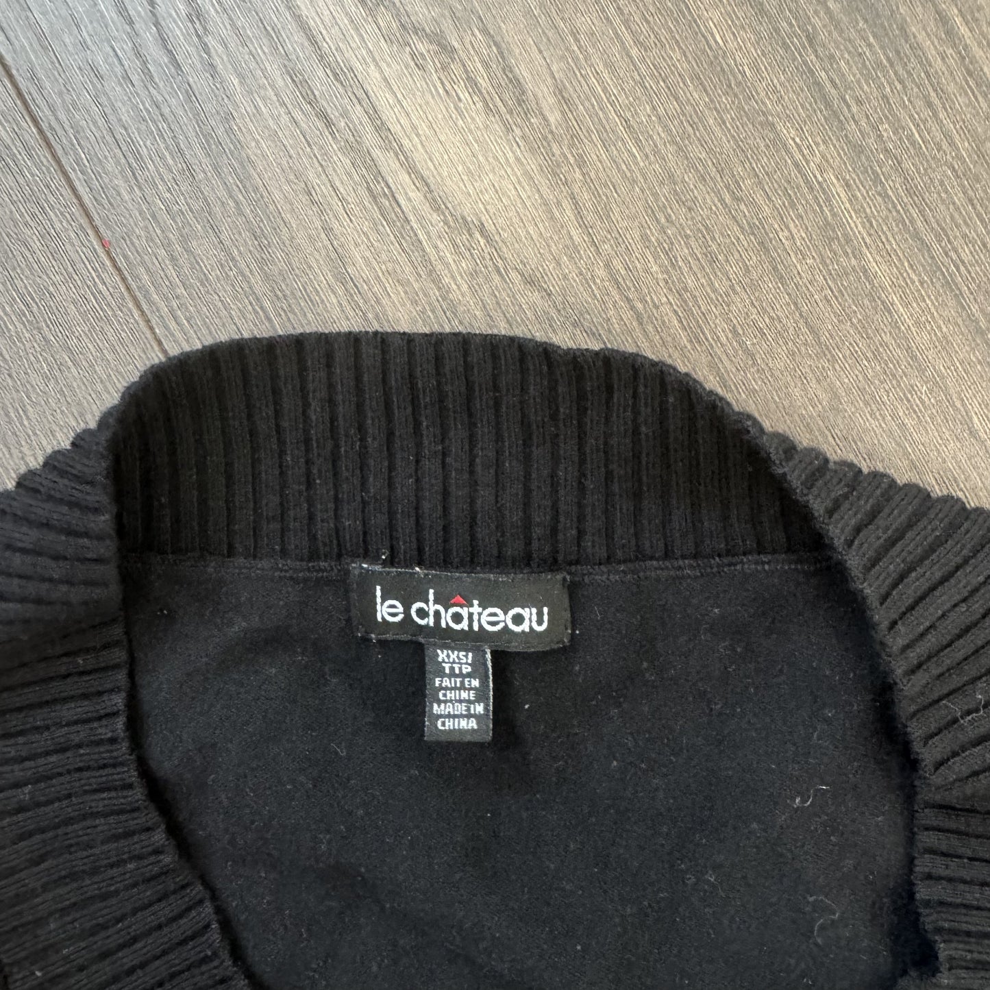 Le Chateau Black Fitted V-Neck Sweater with Buckle Waist Detail – view 6