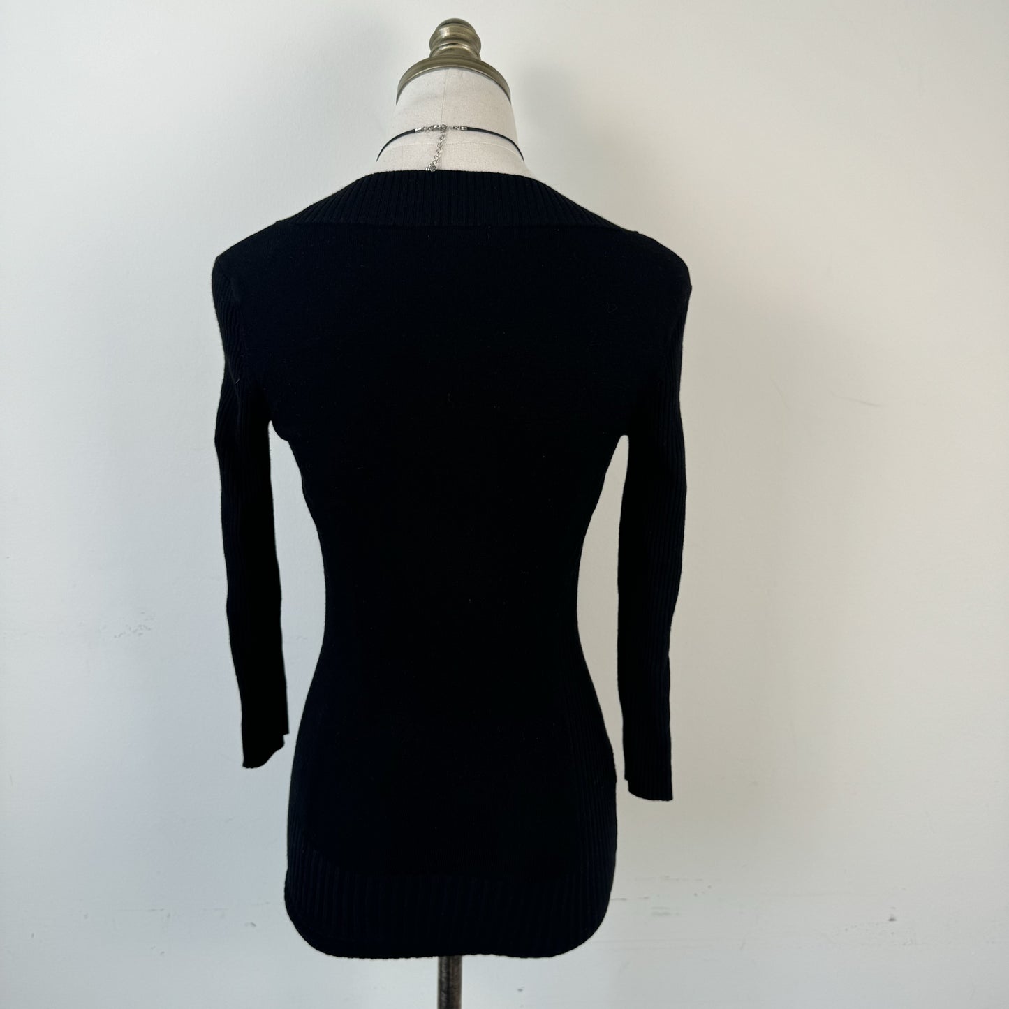 Le Chateau Black Fitted V-Neck Sweater with Buckle Waist Detail – view 5