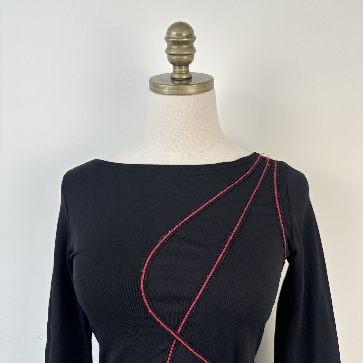 Vintage Made in Canada Black Boat Neck Fitted Top with Red Swirl Design – view 5